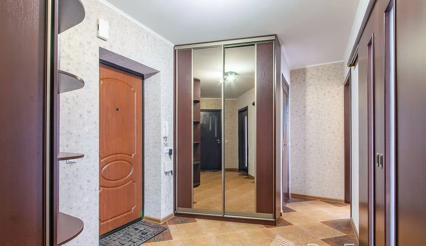 сдам 2 комн квартиру по ул. Притыцкого на длит срок. 16