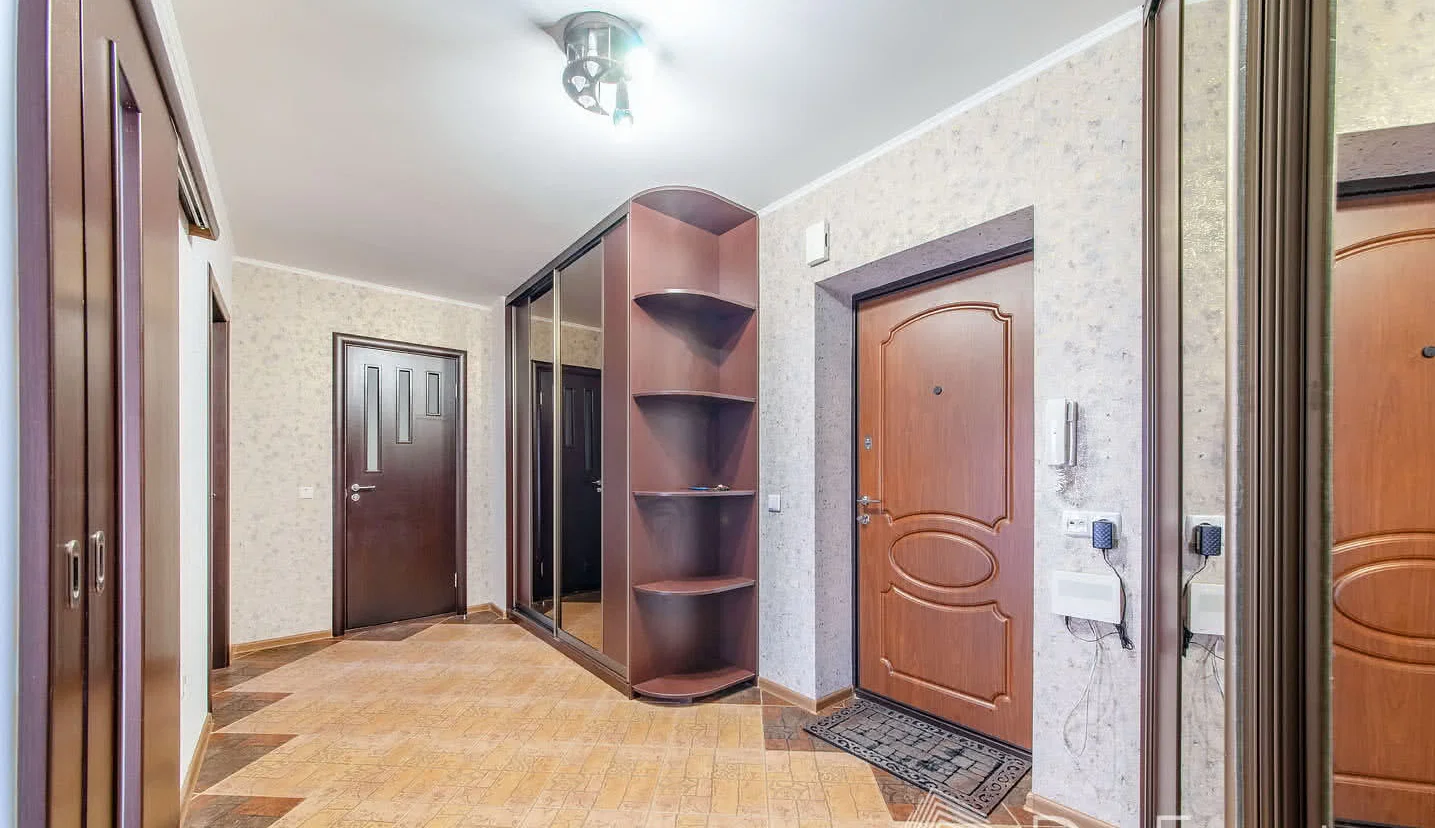сдам 2 комн квартиру по ул. Притыцкого на длит срок. 18