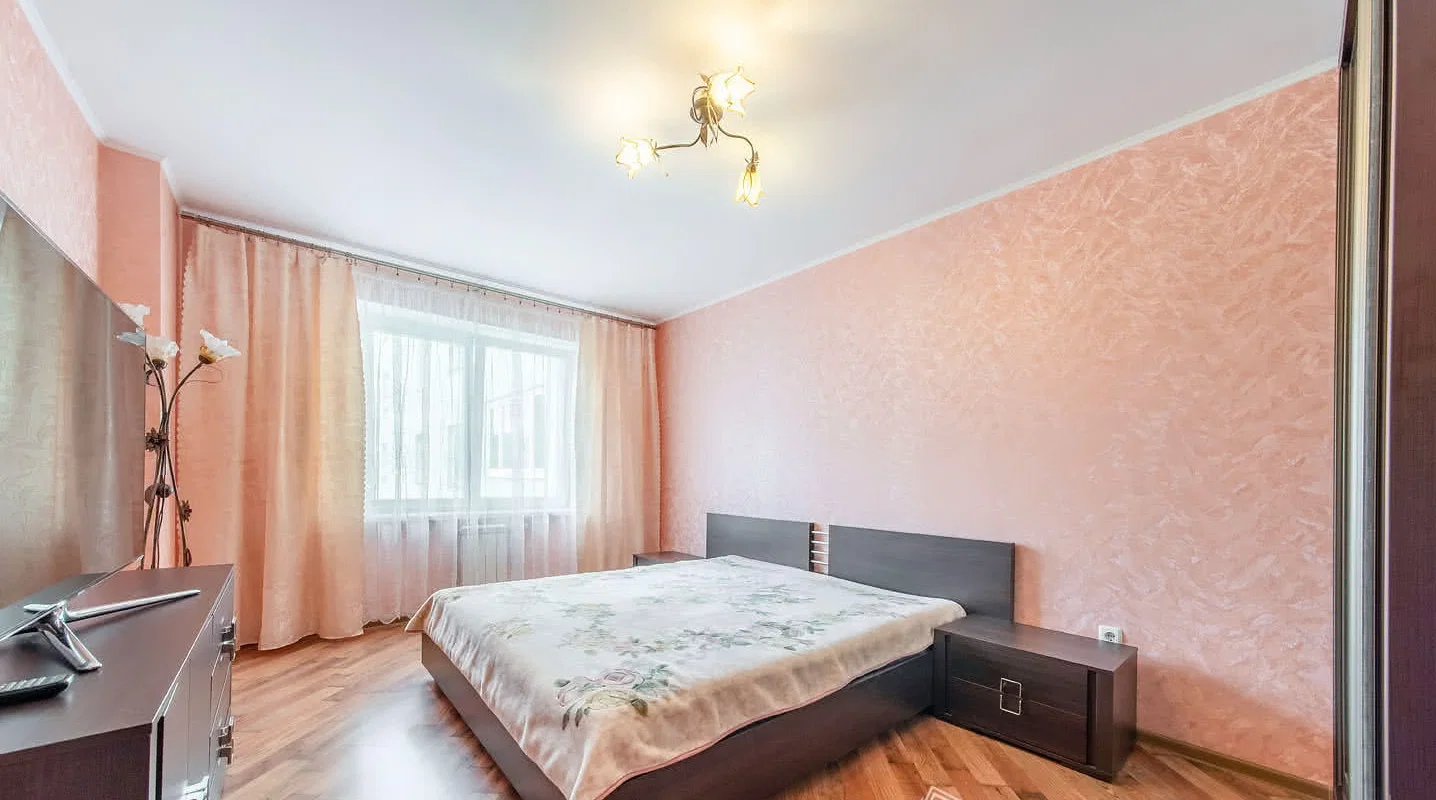 сдам 2 комн квартиру по ул. Притыцкого на длит срок. 20