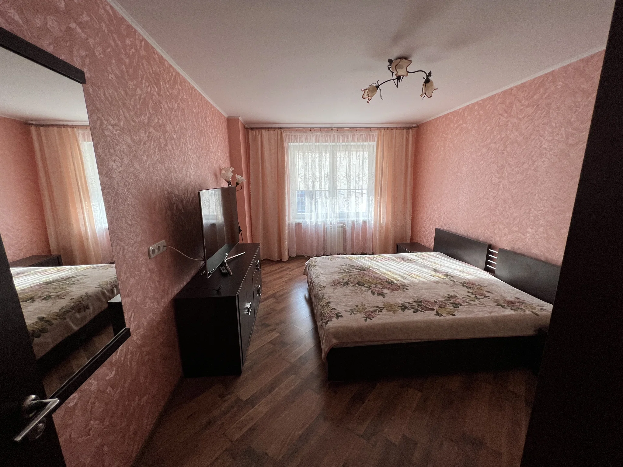 сдам 2 комн квартиру по ул. Притыцкого на длит срок. 30