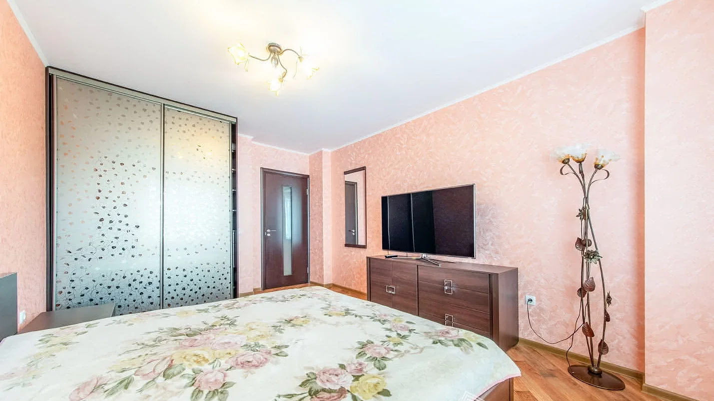 сдам 2 комн квартиру по ул. Притыцкого на длит срок. 17